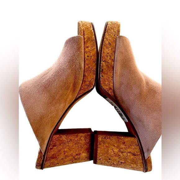 Vince Wyatt Suede Platform Mules. - Picture 7 of 7